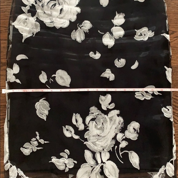 Gorgeous Lord & Taylor Pencil Skirt - Picture 4 of 6